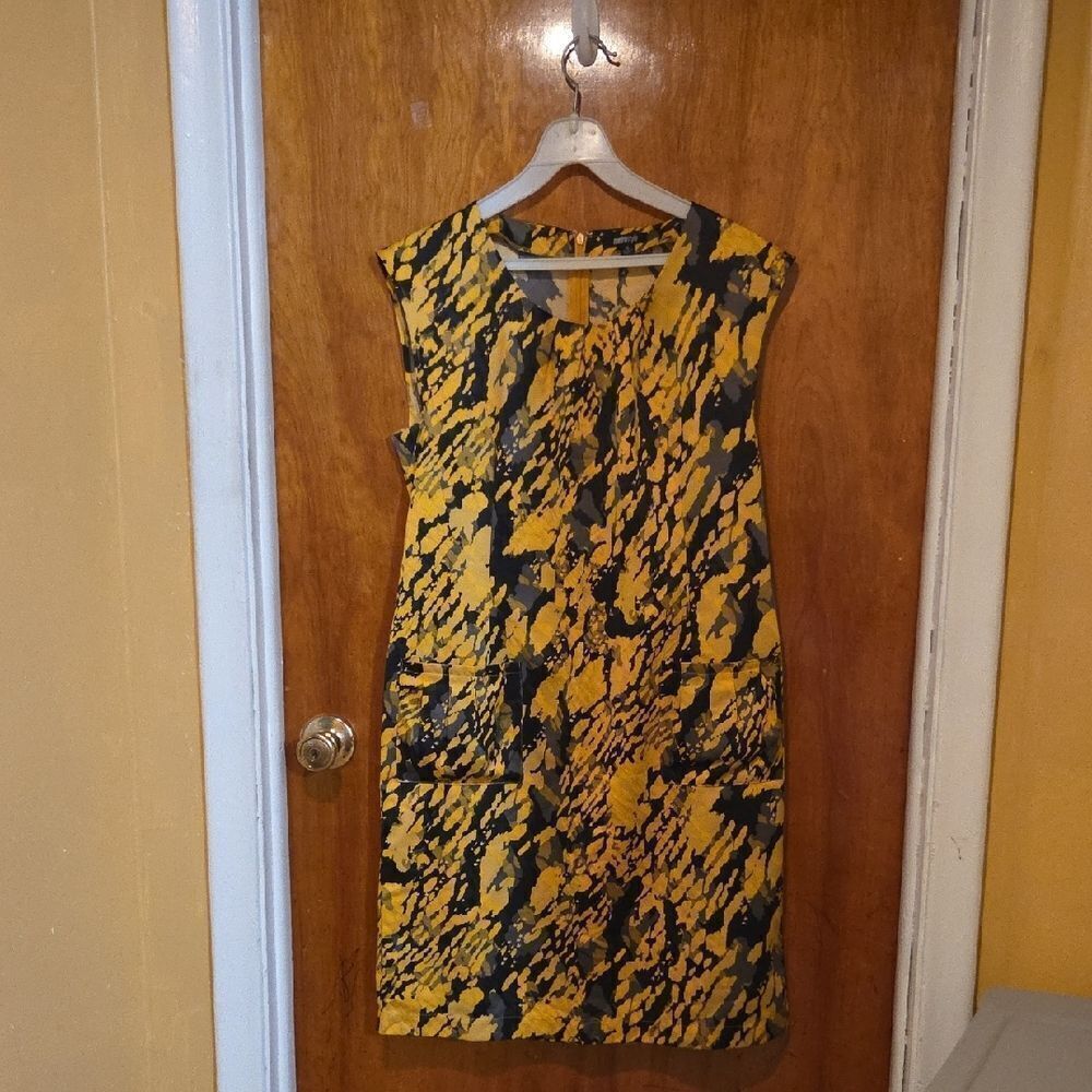 Black and Yellow Sheath Mini Dress with Crew Neck